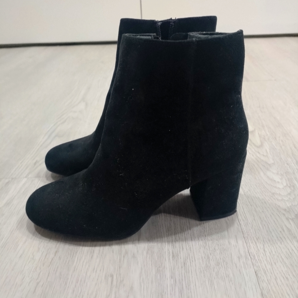 Just Fab Black Velvet heeled Booties size 7